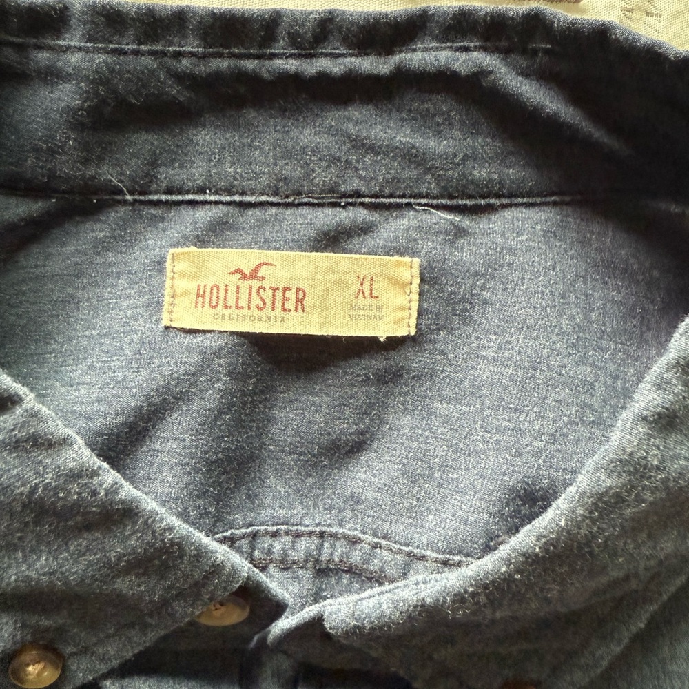 Hollister Men's Navy Blue Button-Up Collar Shirt